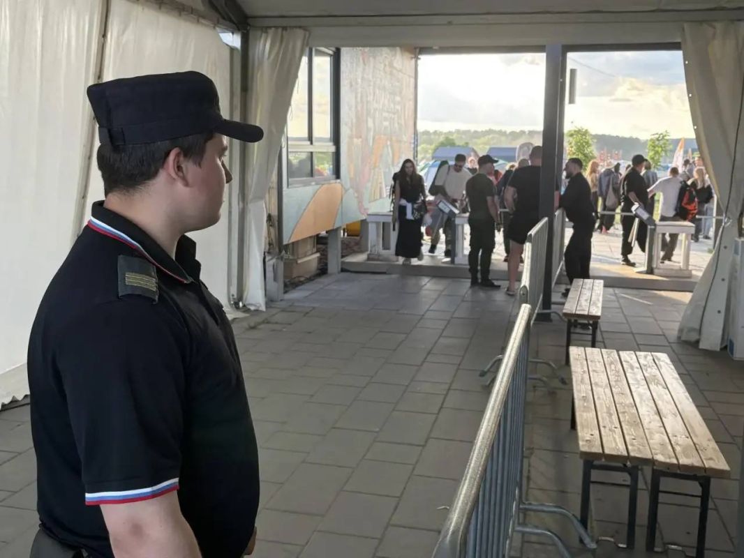В Алексинском районе полицейские обеспечили безопасность и общественный порядок на музыкальном фестивале В Алексинском районе полицейские обеспечили безопасность и общественный порядок на музыкальном фестивале