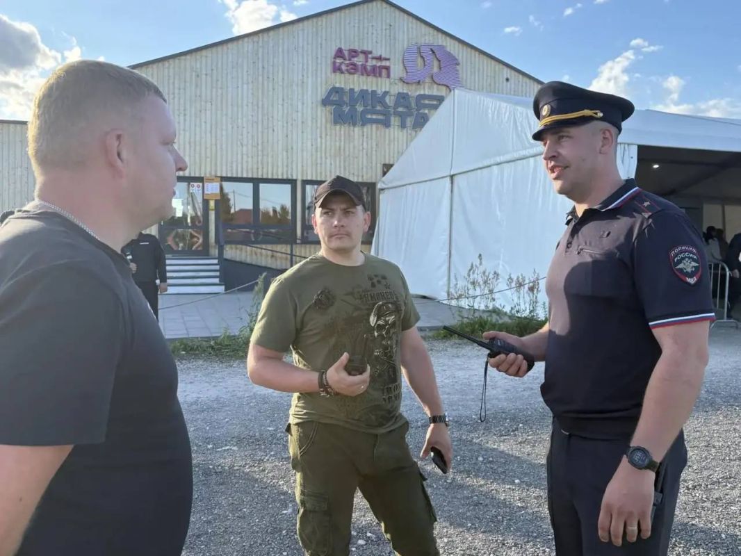 В Алексинском районе полицейские обеспечили безопасность и общественный порядок на музыкальном фестивале В Алексинском районе полицейские обеспечили безопасность и общественный порядок на музыкальном фестивале