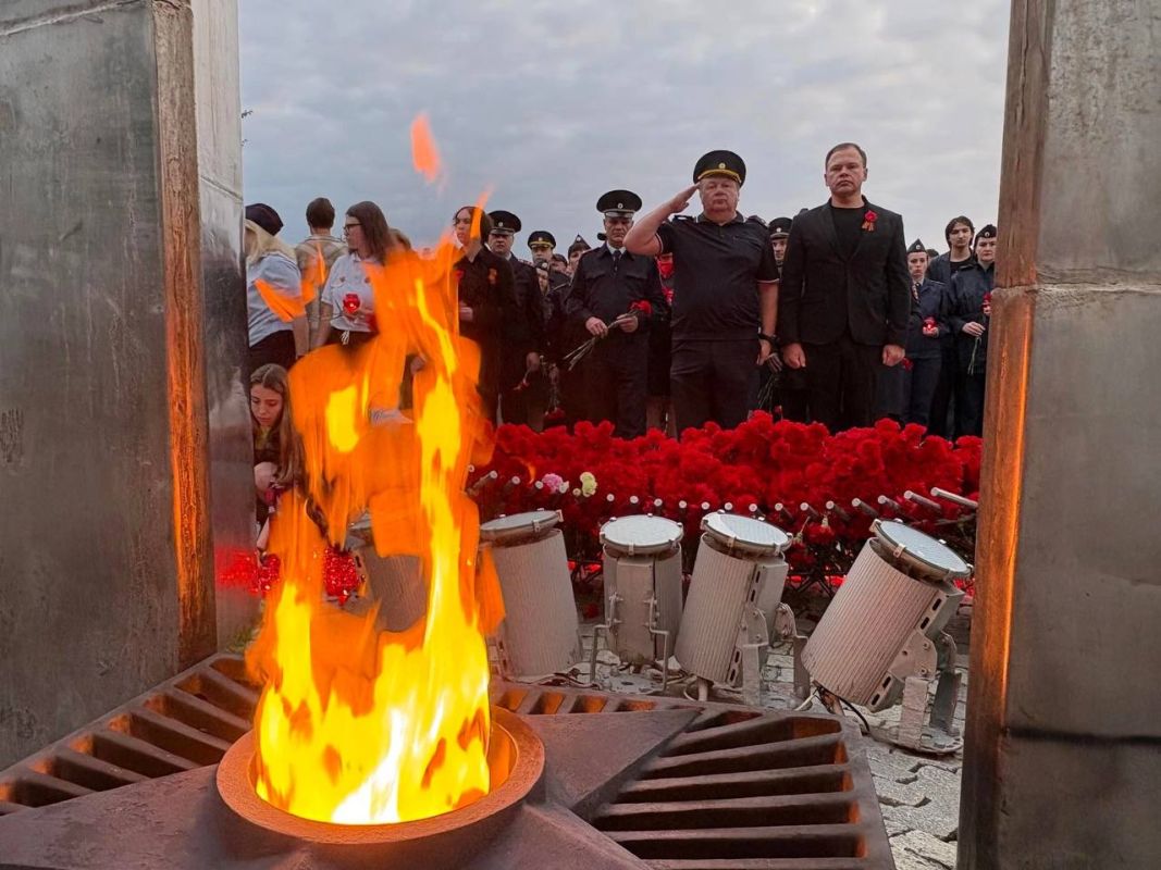В Туле сотрудники полиции присоединились к Всероссийской акции «Свеча памяти» В Туле сотрудники полиции присоединились к Всероссийской акции «Свеча памяти»