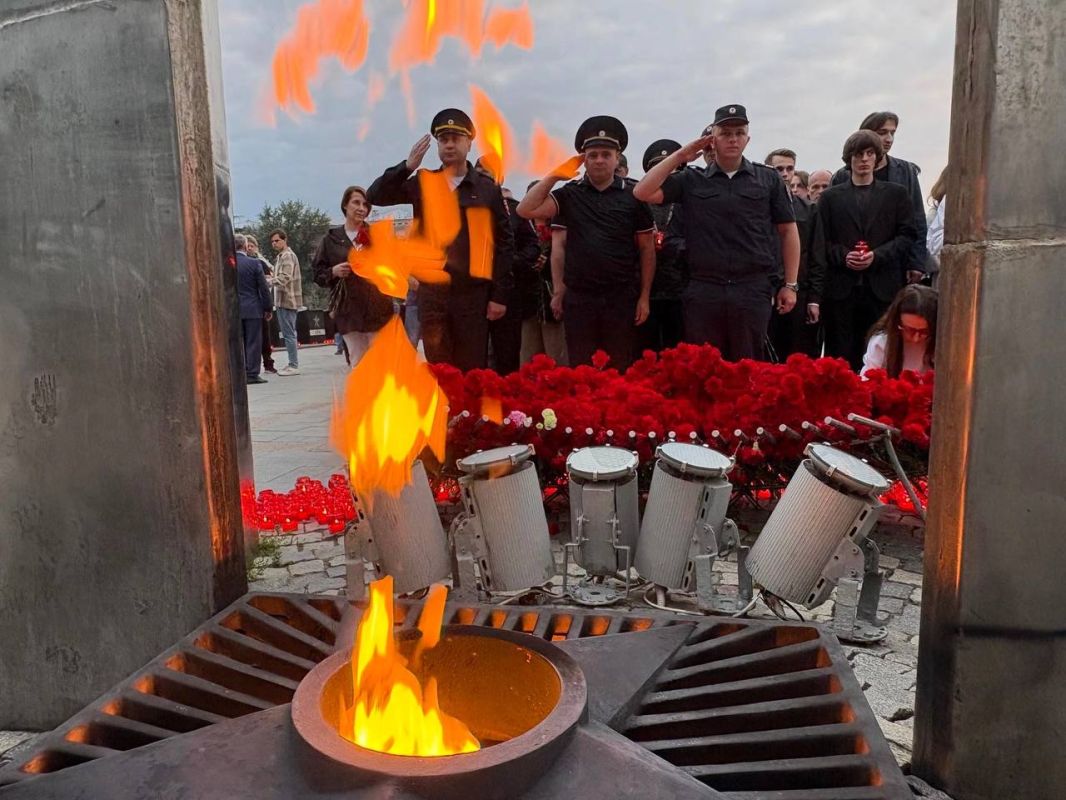 В Туле сотрудники полиции присоединились к Всероссийской акции «Свеча памяти» В Туле сотрудники полиции присоединились к Всероссийской акции «Свеча памяти»