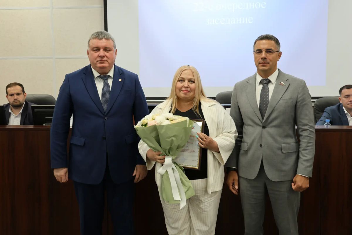 Глава города Тулы Алексей Эрк и глава администрации Илья Беспалов вручили награды тулякам в ходе очередного заседания Тульской городской Думы Глава города Тулы Алексей Эрк и глава администрации Илья Беспалов вручили награды тулякам в ходе очередного заседания Тульской городской Думы