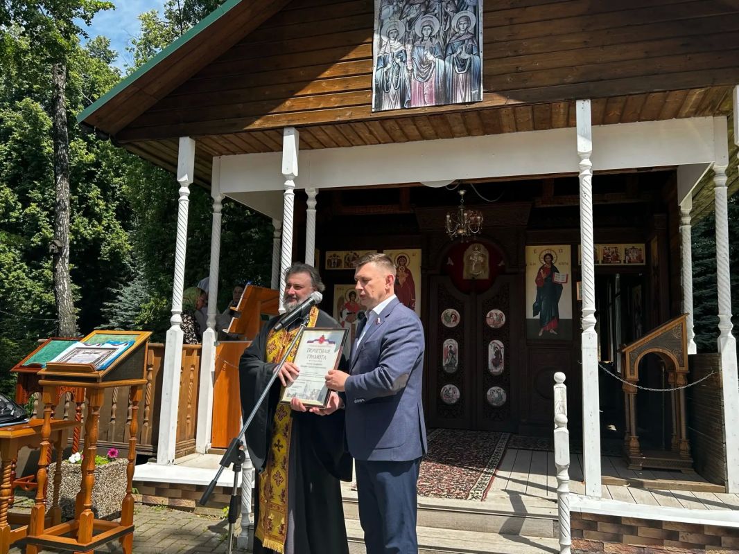 В Новомосковске зампред Тульской областной Думы Александр Рем и депутат регионального парламента Илья Степанов посетили Свято-Успенский мужской монастырь