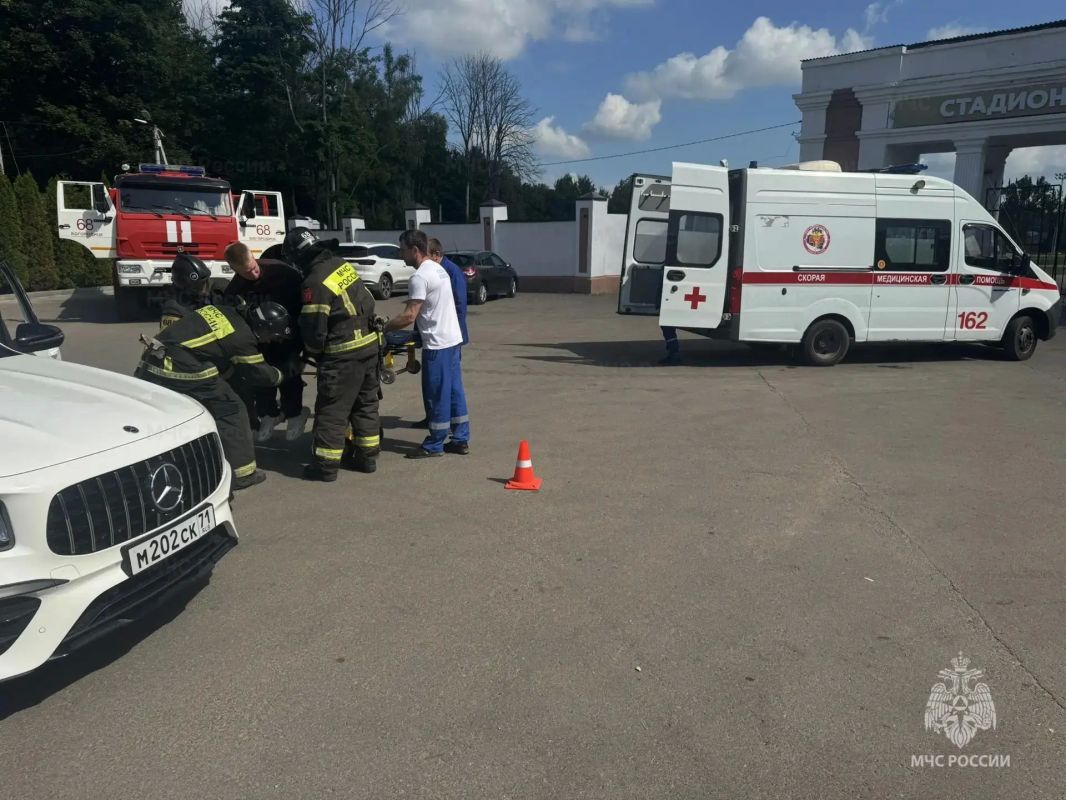 Богородицкие спасатели провели тренировку по ликвидации последствий ДТП Богородицкие спасатели провели тренировку по ликвидации последствий ДТП