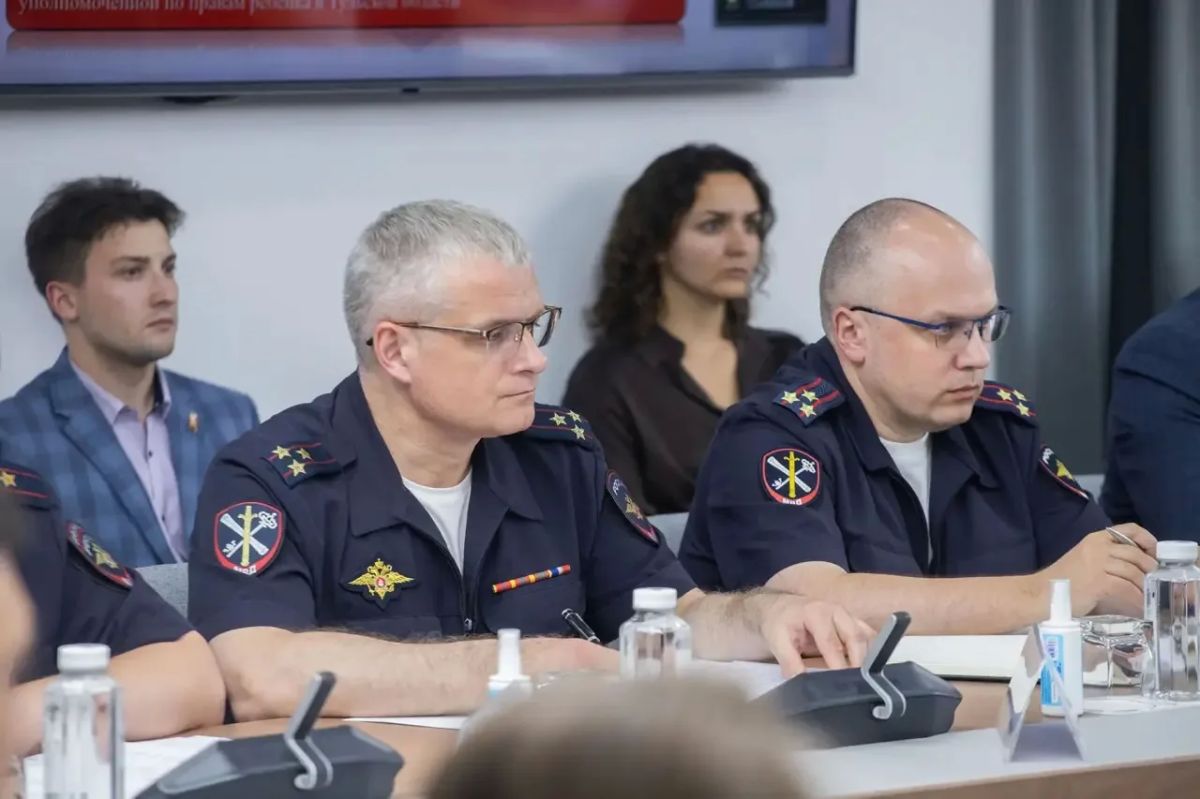 Михаил Пантелеев провел заседание комиссии по безопасности дорожного движения в Тульской области Михаил Пантелеев провел заседание комиссии по безопасности дорожного движения в Тульской области