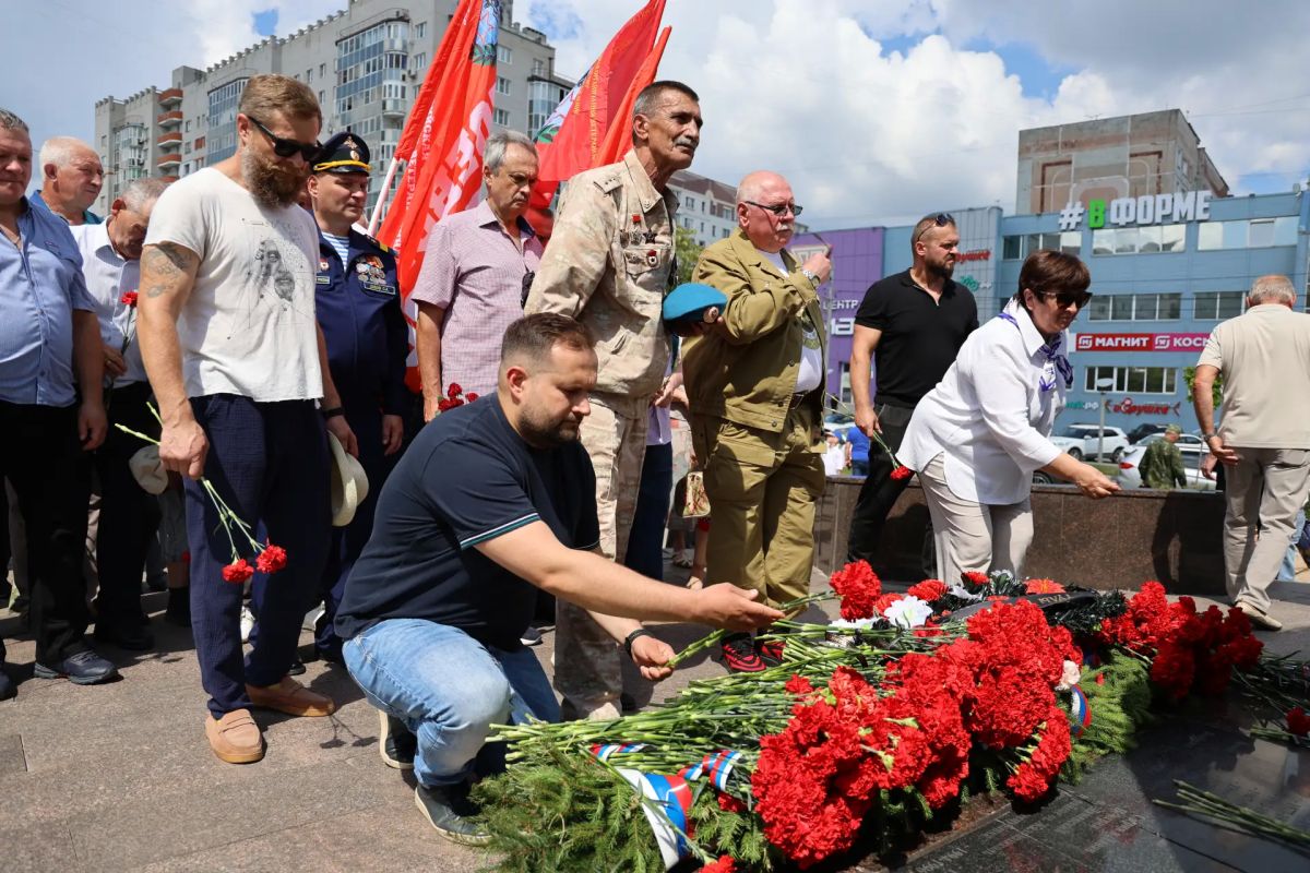 Алексей Эрк принял участие в митинге, посвященном Дню ветеранов боевых действий Алексей Эрк принял участие в митинге, посвященном Дню ветеранов боевых действий