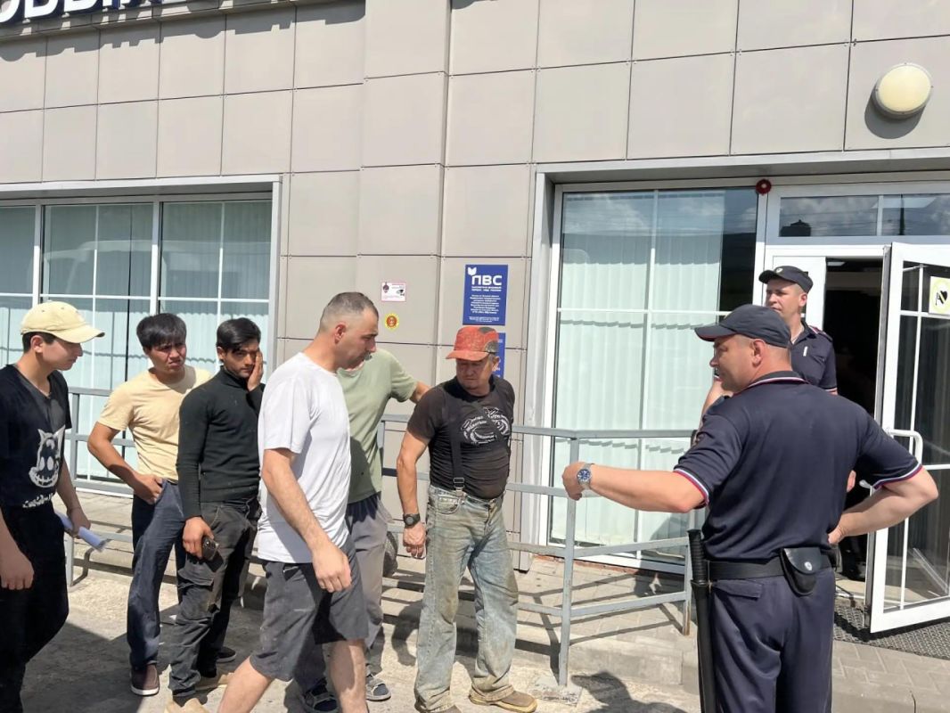 В Туле сотрудники полиции провели профилактические рейды на строительных площадках В Туле сотрудники полиции провели профилактические рейды на строительных площадках