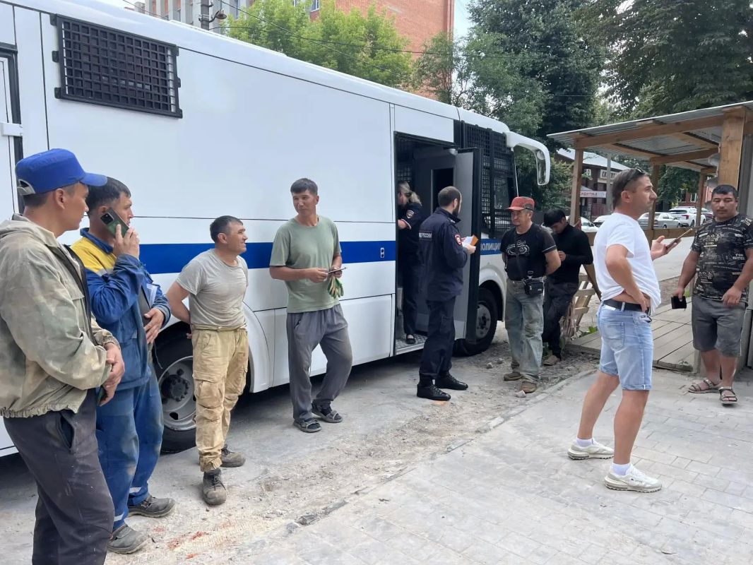 В Туле сотрудники полиции провели профилактические рейды на строительных площадках В Туле сотрудники полиции провели профилактические рейды на строительных площадках