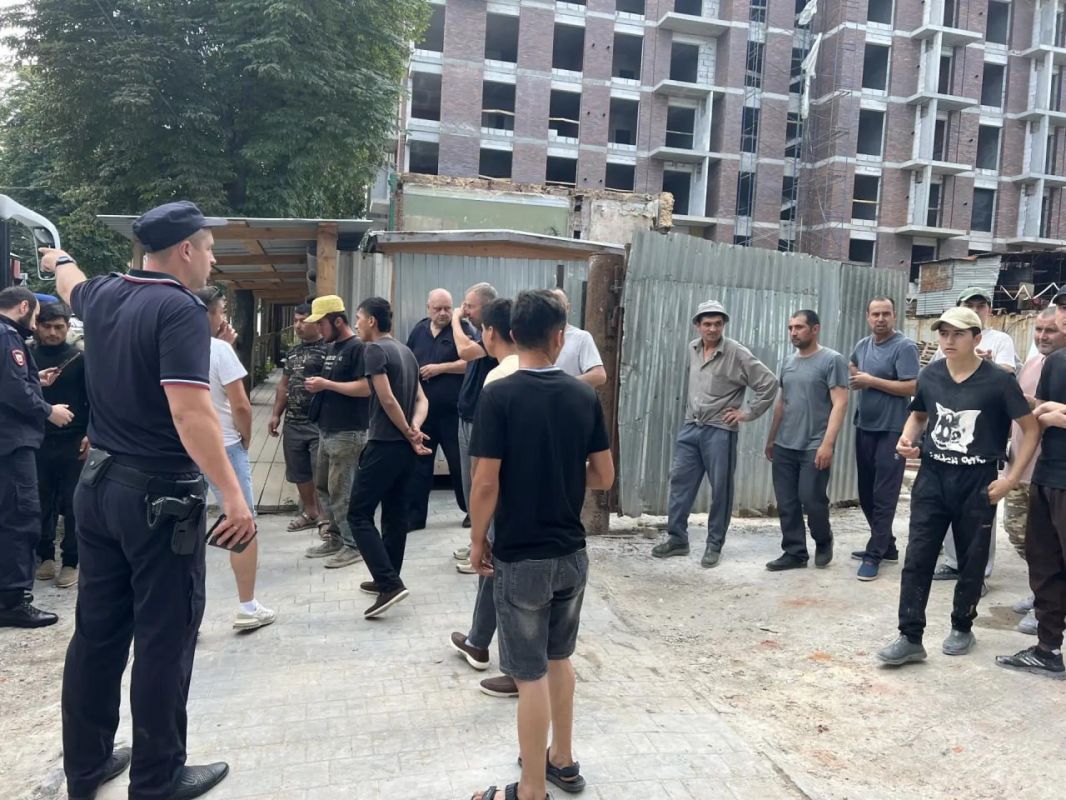 В Туле сотрудники полиции провели профилактические рейды на строительных площадках В Туле сотрудники полиции провели профилактические рейды на строительных площадках