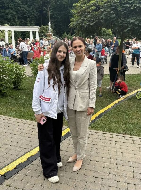 В Платоновском парке Тулы прошел яркий праздник «Семейный пикник», объединивший сотни семей в преддверии Дня семьи, любви и верности В Платоновском парке Тулы прошел яркий праздник «Семейный пикник», объединивший сотни семей в преддверии Дня семьи, любви и верности