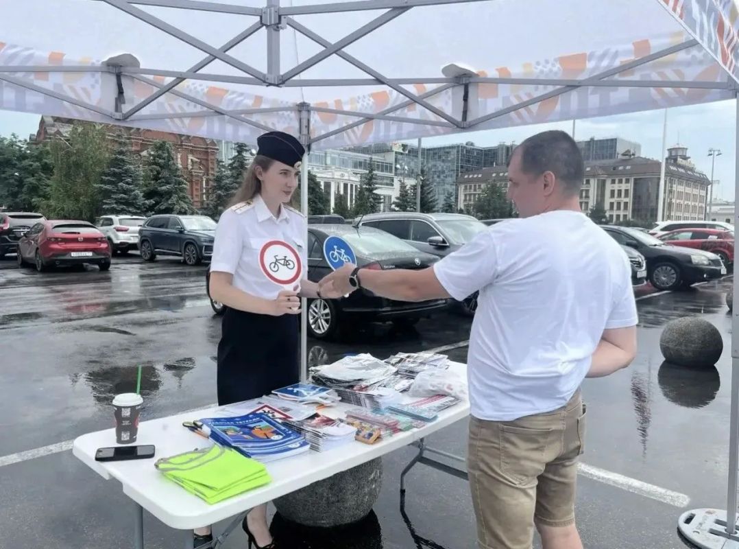 На площади оружейной столицы сотрудники Госавтоинспекции города Тулы провели мероприятие по Правилам дорожного движения На площади оружейной столицы сотрудники Госавтоинспекции города Тулы провели мероприятие по Правилам дорожного движения