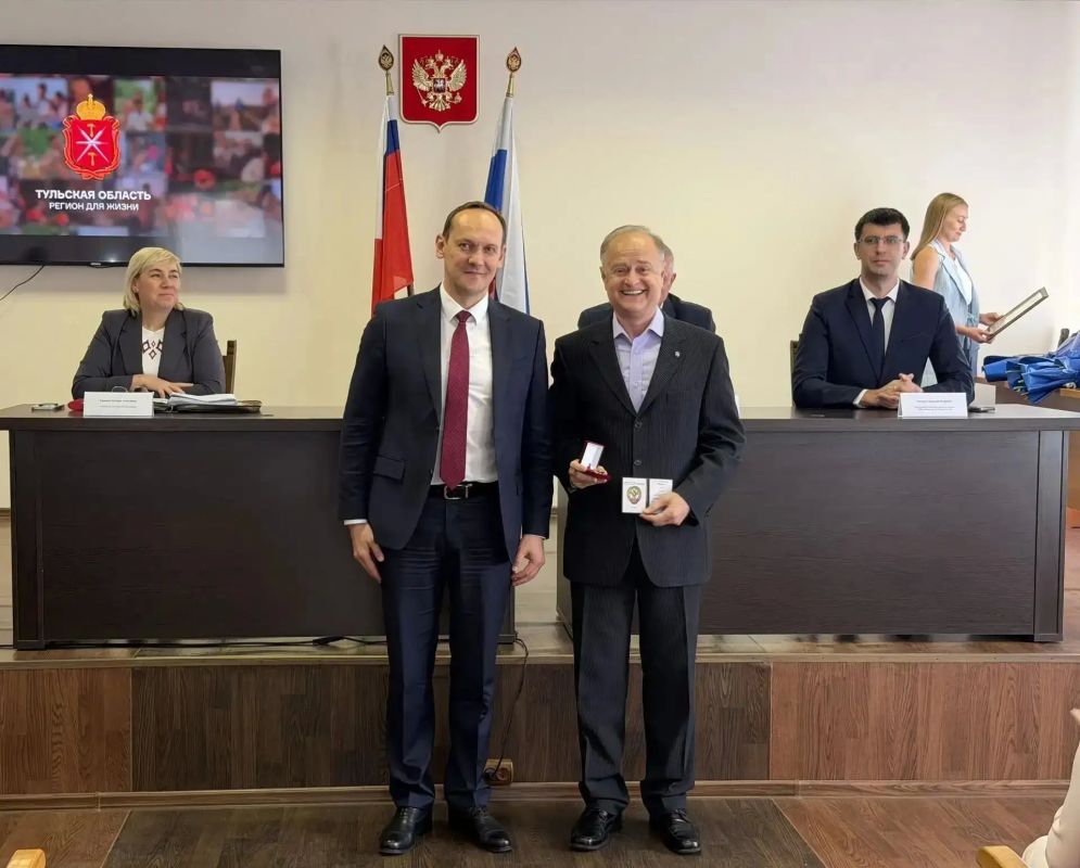 Руководитель Росреестра Олег Скуфинский посетил с рабочей поездкой Тульскую область, в ходе которой состоялись встреча с губернатором региона Дмитрием Миляевым и совместное совещание по исполнению поручений и указаний... Руководитель Росреестра Олег Скуфинский посетил с рабочей поездкой Тульскую область, в ходе которой состоялись встреча с губернатором региона Дмитрием Миляевым и совместное совещание по исполнению поручений и указаний...