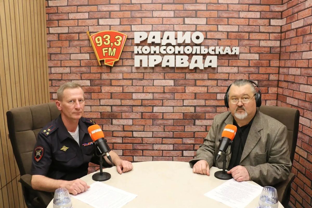 Начальник управления Госавтоинспекции УМВД России по Тульской области провел рабочую встречу с генеральным директором медиахолдинга «Дом прессы» Павлом Коренюгиным Начальник управления Госавтоинспекции УМВД России по Тульской области провел рабочую встречу с генеральным директором медиахолдинга «Дом прессы» Павлом Коренюгиным