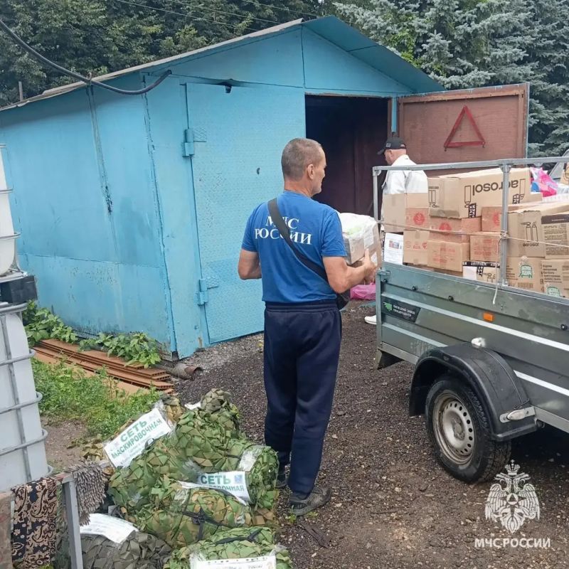 Узловские спасатели отправили гуманитарную помощь бойцам на Курское направление Узловские спасатели отправили гуманитарную помощь бойцам на Курское направление