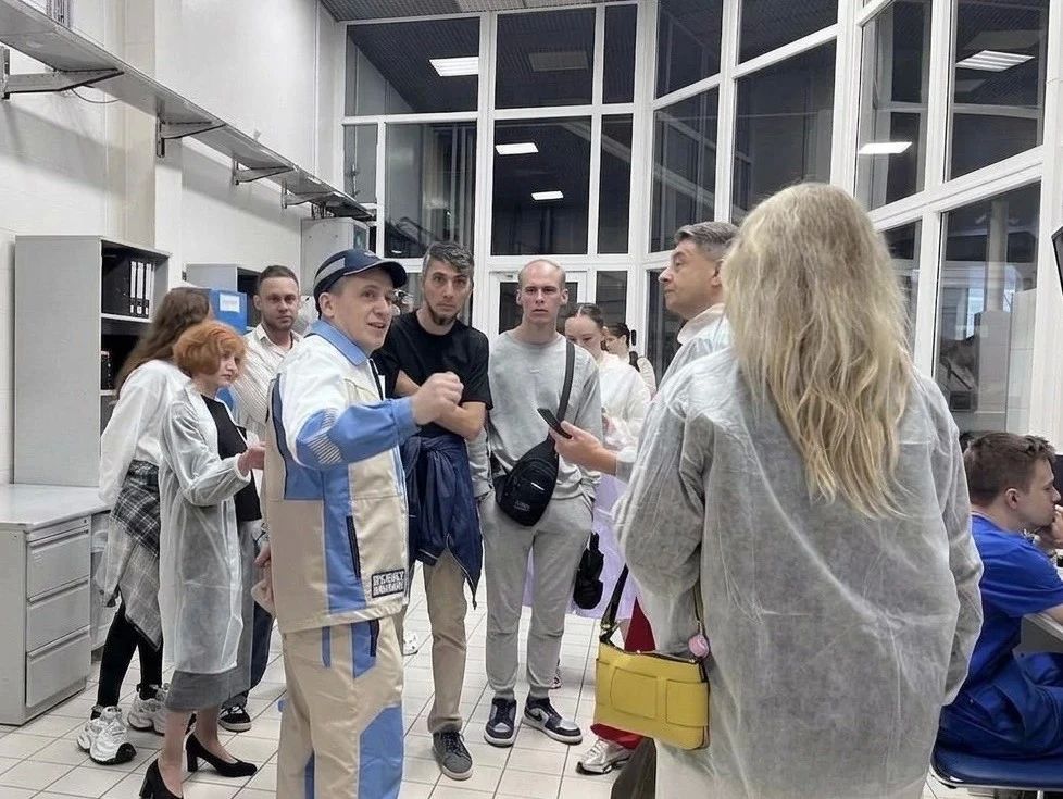 Представители СМИ и блогосферы изучили опыт промышленного туризма тульской компании Представители СМИ и блогосферы изучили опыт промышленного туризма тульской компании