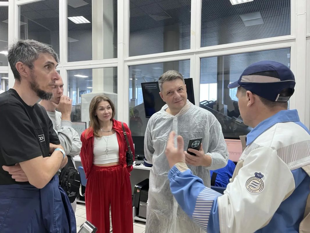 Представители СМИ и блогосферы изучили опыт промышленного туризма тульской компании Представители СМИ и блогосферы изучили опыт промышленного туризма тульской компании