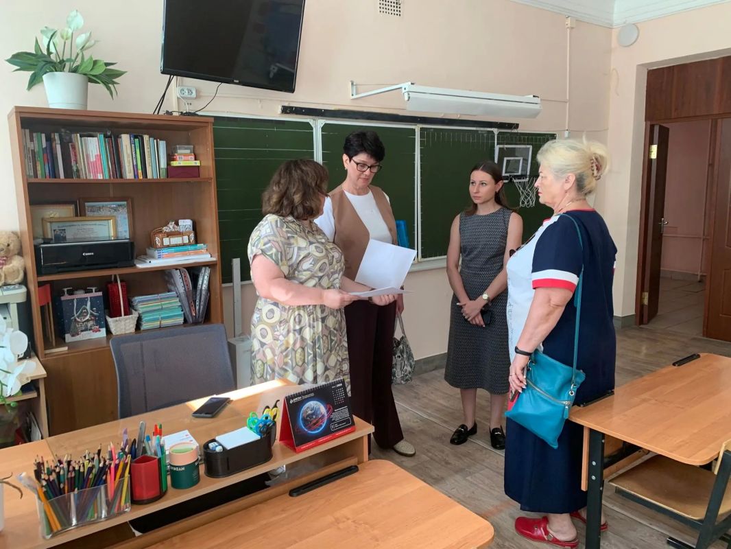 Первый заместитель председателя Тульской городской Думы, член фракции «Единая Россия» Анастасия Дементьева в составе межведомственной комиссии проверила готовность первого корпуса МБОУ «Центр образования № 34 имени Героя... Первый заместитель председателя Тульской городской Думы, член фракции «Единая Россия» Анастасия Дементьева в составе межведомственной комиссии проверила готовность первого корпуса МБОУ «Центр образования № 34 имени Героя...