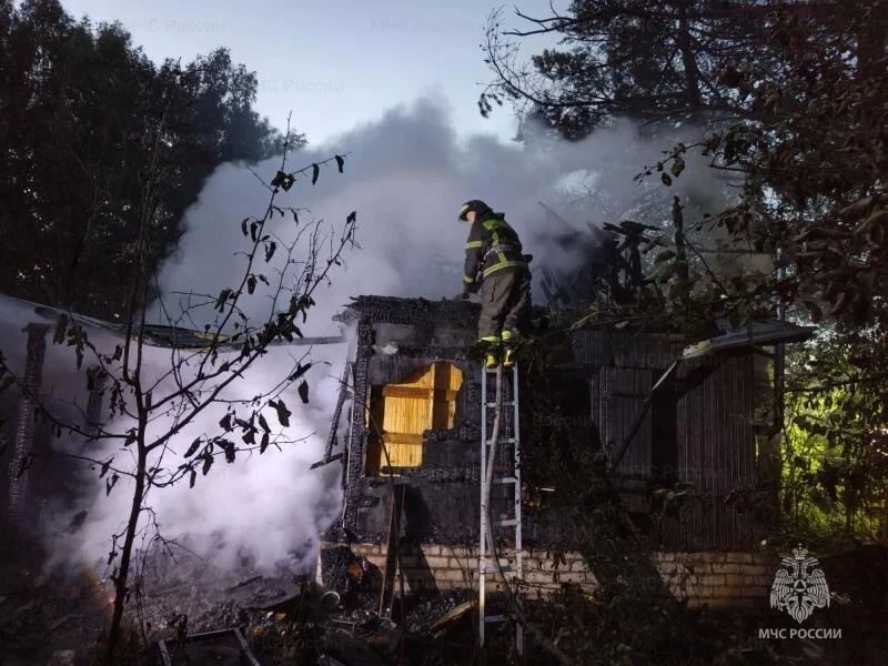 В Заокском районе загорелся жилой дом В Заокском районе загорелся жилой дом