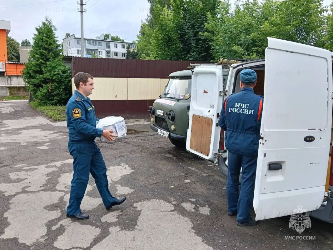 Сотрудники Узловского пожарно-спасательного гарнизона ГУ МЧС России по Тульской области сформировали и передали очередную партию гуманитарной помощи военнослужащим, выполняющим боевые задачи в зоне проведения специальной... Сотрудники Узловского пожарно-спасательного гарнизона ГУ МЧС России по Тульской области сформировали и передали очередную партию гуманитарной помощи военнослужащим, выполняющим боевые задачи в зоне проведения специальной...