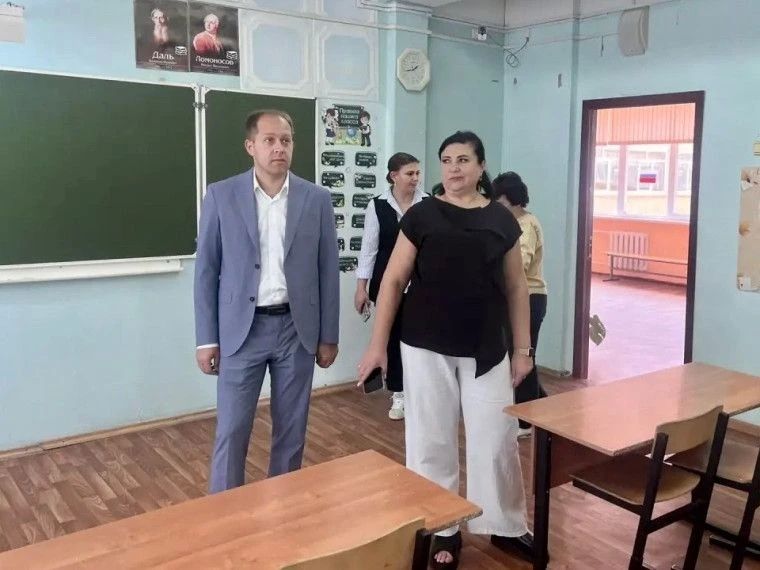 Депутаты Тульской городской Думы принимают участие в приемках школ к новому учебному году Депутаты Тульской городской Думы принимают участие в приемках школ к новому учебному году