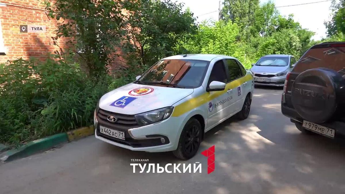 Социальное такси: кого в Тульской области готовы возить бесплатно