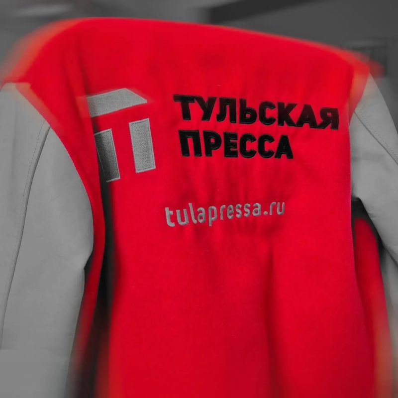 Цвет недели: красный. Его можно увидеть и на логотипе «Тульской прессы», и на гербе нашего региона, и в дизайне местного транспорта, и на флаге страны