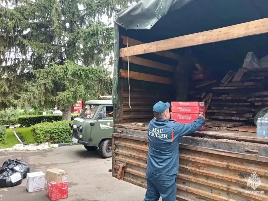 Узловские спасатели совместно с жителями собрали гуманитарную помощь для наших защитников Узловские спасатели совместно с жителями собрали гуманитарную помощь для наших защитников