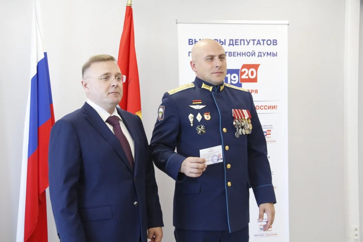 Первые зарегистрированные тульские кандидаты получили удостоверения Первые зарегистрированные тульские кандидаты получили удостоверения