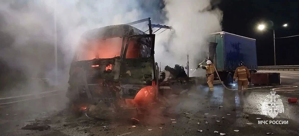 Микроавтобус, мусоровоз и грузовик с прицепом: 2 августа в области горели автомобили Микроавтобус, мусоровоз и грузовик с прицепом: 2 августа в области горели автомобили