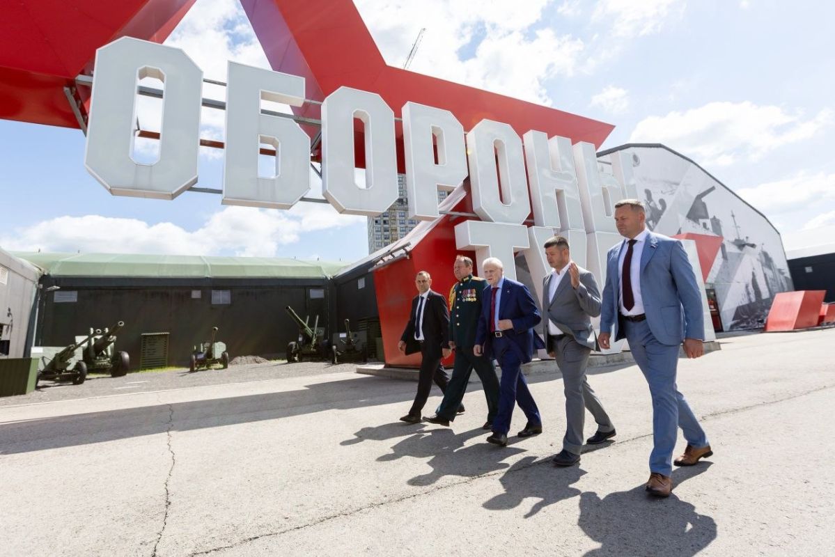 31 июля председатель партии «Справедливая Россия», руководитель партийной фракции в Государственной Думе восьмого созыва Сергей Миронов провел пресс-конференцию 31 июля председатель партии «Справедливая Россия», руководитель партийной фракции в Государственной Думе восьмого созыва Сергей Миронов провел пресс-конференцию