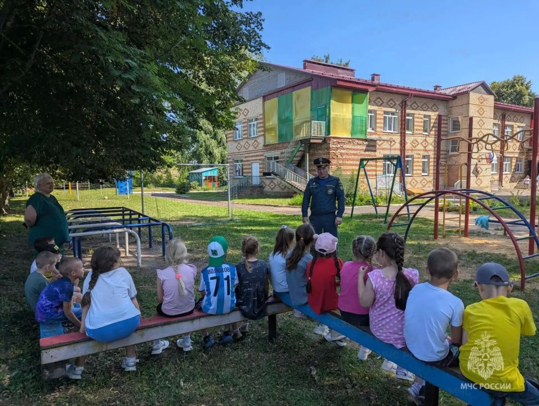 Спасатели провели профилактические занятия для детей в Одоевском и Арсеньевском районах Спасатели провели профилактические занятия для детей в Одоевском и Арсеньевском районах