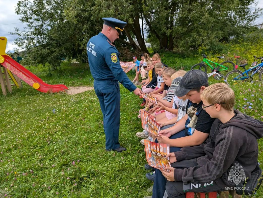 Спасатели провели профилактические занятия для детей в Одоевском и Арсеньевском районах Спасатели провели профилактические занятия для детей в Одоевском и Арсеньевском районах