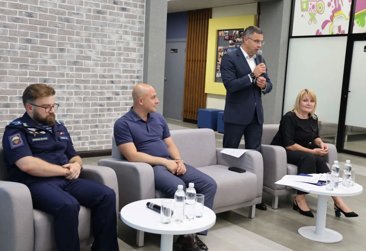 В молодежном многопрофильном центре «Родина» состоялось расширенное заседание координационного совета территориального общественного самоуправления муниципального образования город Тула В молодежном многопрофильном центре «Родина» состоялось расширенное заседание координационного совета территориального общественного самоуправления муниципального образования город Тула