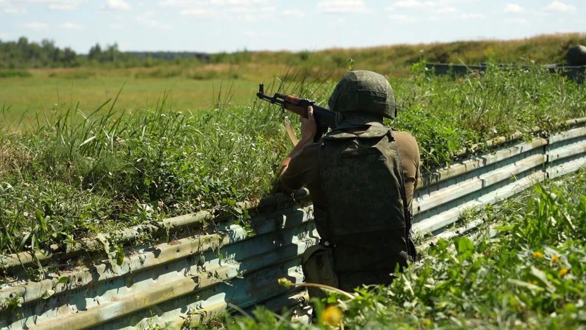 Тульские добровольцы, вступившие в отряд БАРС, проходят подготовку на полигоне