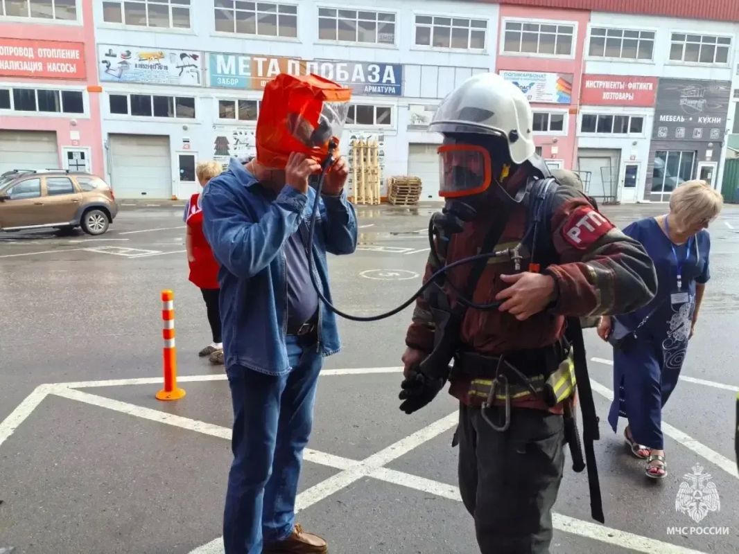 #ЛицаМЧС. Он не искал лёгких путей, а просто знал: его место там, где нужна помощь #ЛицаМЧС. Он не искал лёгких путей, а просто знал: его место там, где нужна помощь