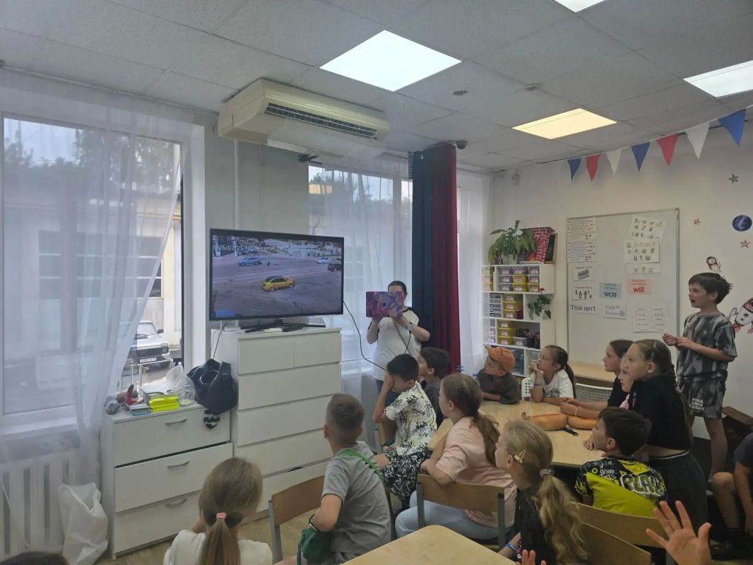 Быть заметным на дороге: сотрудники Госавтоинспекции провели мастер-класс для детей Быть заметным на дороге: сотрудники Госавтоинспекции провели мастер-класс для детей