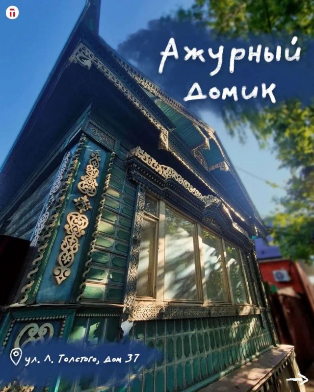 Ты замечаешь их не сразу. Между высотками, среди современных фасадов, вдруг проглядывает старое дерево и тонкая резьба — кусочек другой эпохи Ты замечаешь их не сразу. Между высотками, среди современных фасадов, вдруг проглядывает старое дерево и тонкая резьба — кусочек другой эпохи