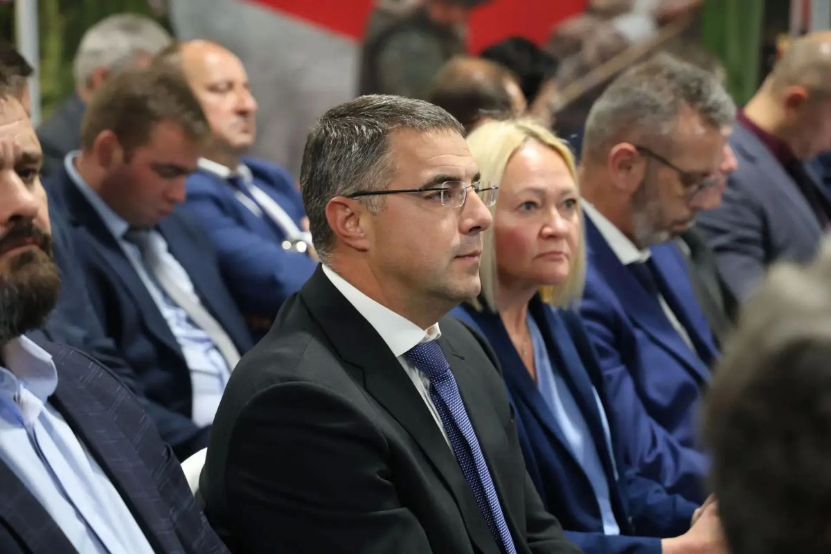 В Туле состоялась церемония вручения и передачи наград: «В нашем единстве – главная сила и опора России» В Туле состоялась церемония вручения и передачи наград: «В нашем единстве – главная сила и опора России»
