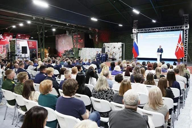 В Туле состоялась церемония вручения и передачи наград: «В нашем единстве – главная сила и опора России» В Туле состоялась церемония вручения и передачи наград: «В нашем единстве – главная сила и опора России»