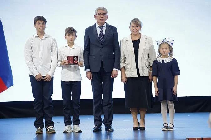 В Туле состоялась церемония вручения и передачи наград: «В нашем единстве – главная сила и опора России» В Туле состоялась церемония вручения и передачи наград: «В нашем единстве – главная сила и опора России»