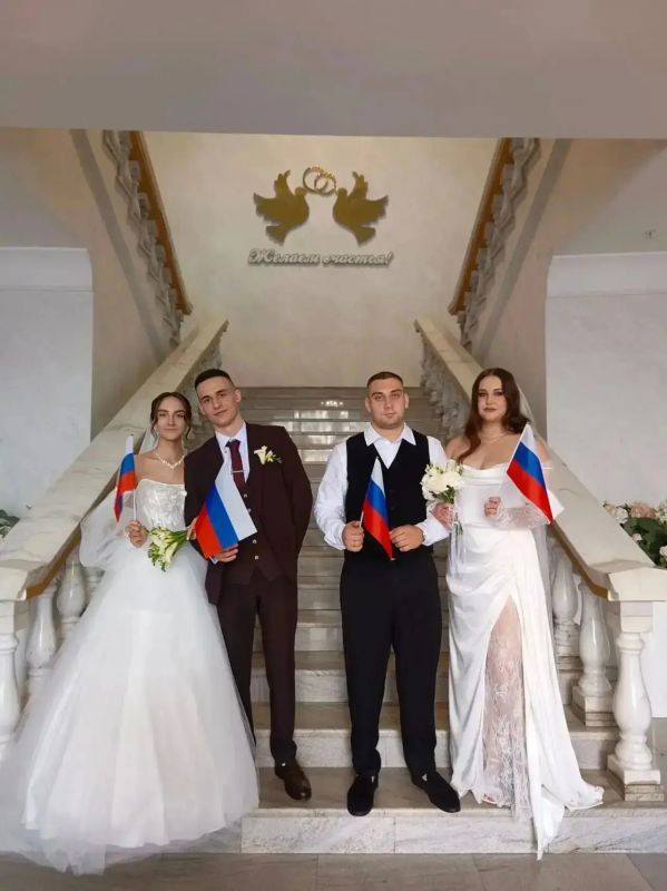 В День флага в Тульской области родились новые семьи В День флага в Тульской области родились новые семьи