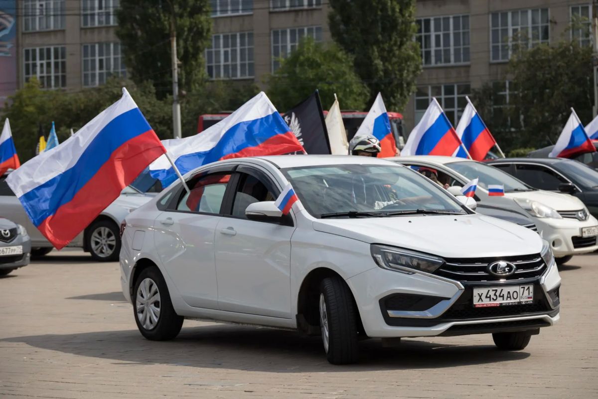 День флага в Тульской области прошёл по-настоящему всенародно День флага в Тульской области прошёл по-настоящему всенародно