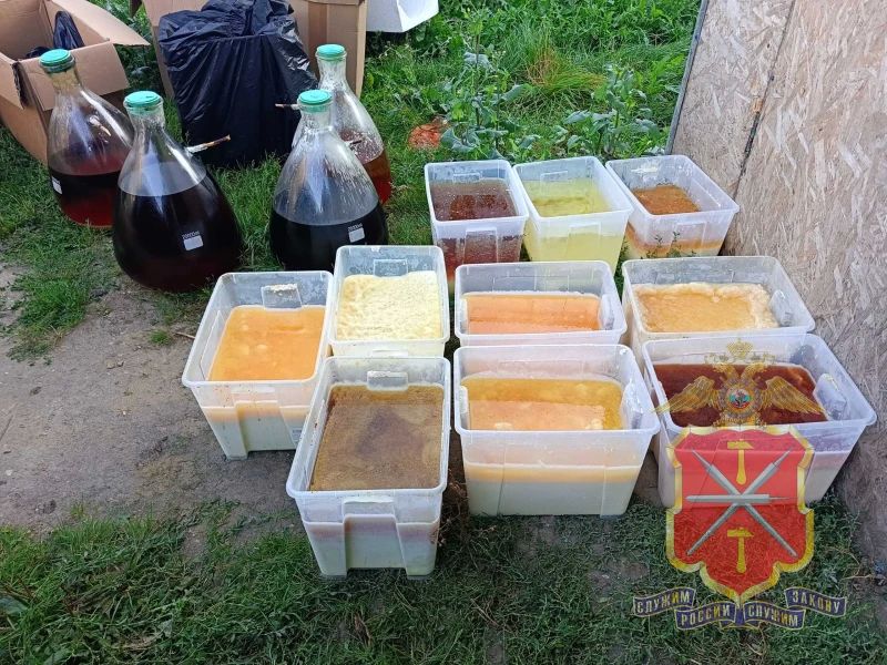 В селе Дьяконово Тульской области в частном доме и пристройках полицейские обнаружили специализированную нарколабораторию с оборудованием, химикатами и готовым товаром — всего около 100 кг В селе Дьяконово Тульской области в частном доме и пристройках полицейские обнаружили специализированную нарколабораторию с оборудованием, химикатами и готовым товаром — всего около 100 кг