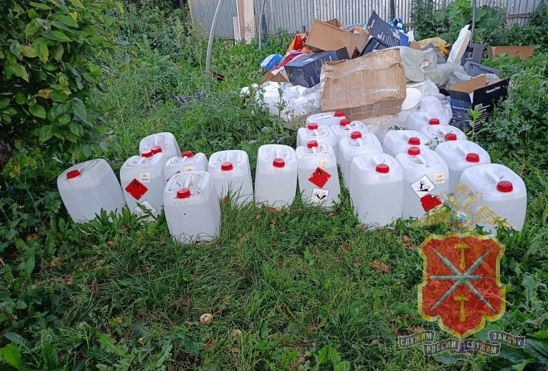 В селе Дьяконово Тульской области в частном доме и пристройках полицейские обнаружили специализированную нарколабораторию с оборудованием, химикатами и готовым товаром — всего около 100 кг В селе Дьяконово Тульской области в частном доме и пристройках полицейские обнаружили специализированную нарколабораторию с оборудованием, химикатами и готовым товаром — всего около 100 кг