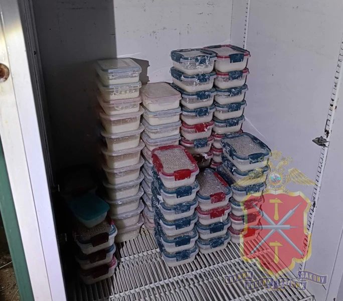 В селе Дьяконово Тульской области в частном доме и пристройках полицейские обнаружили специализированную нарколабораторию с оборудованием, химикатами и готовым товаром — всего около 100 кг В селе Дьяконово Тульской области в частном доме и пристройках полицейские обнаружили специализированную нарколабораторию с оборудованием, химикатами и готовым товаром — всего около 100 кг
