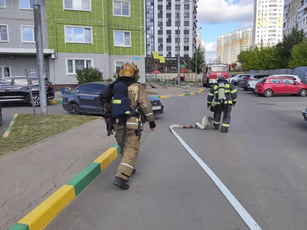 Тульские спасатели провели учения в здании повышенной этажности Тульские спасатели провели учения в здании повышенной этажности