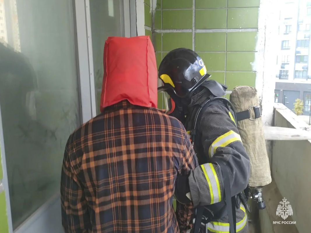 Тульские спасатели провели учения в здании повышенной этажности Тульские спасатели провели учения в здании повышенной этажности
