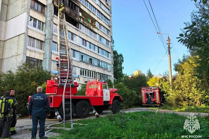 При пожаре в многоэтажке на Майской в Туле эвакуировали 15 человек, включая троих детей При пожаре в многоэтажке на Майской в Туле эвакуировали 15 человек, включая троих детей