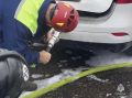 На улице Рязанской полыхала легковушка! Пожарные прибыли меньше чем за 2 минуты — реакция молниеносная