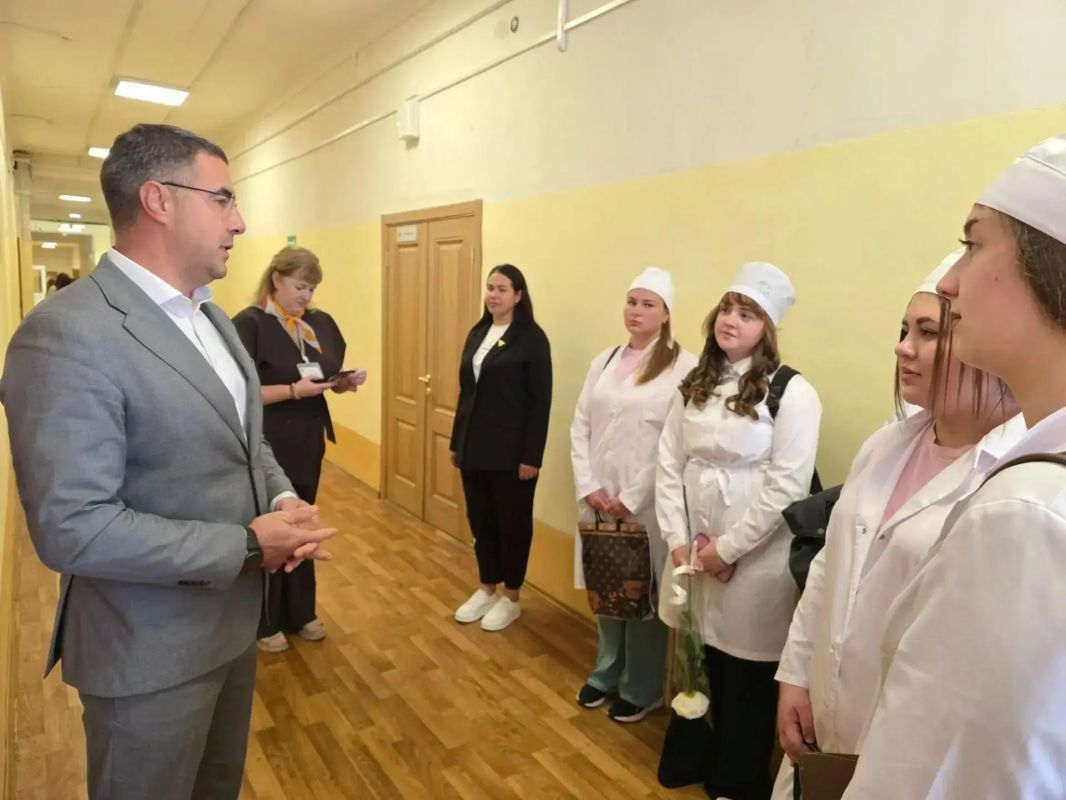 Алексей Эрк побывал на празднике в честь Дня знаний в Тульском областном медицинском колледже Алексей Эрк побывал на празднике в честь Дня знаний в Тульском областном медицинском колледже