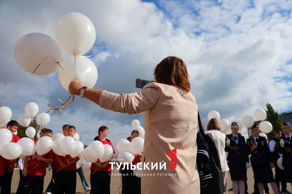 На площади Победы в Туле запустили 186 воздушных шаров На площади Победы в Туле запустили 186 воздушных шаров